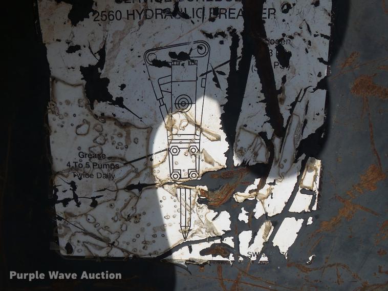 image for item DE7798 Bobcat 2560 skid steer breaker