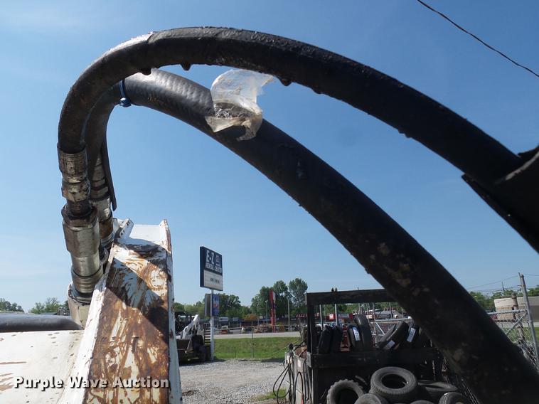 image for item DE7798 Bobcat 2560 skid steer breaker