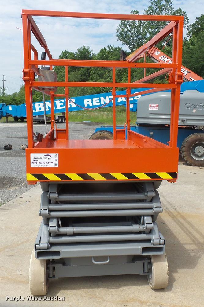 image for item DE7805 Sky Jack SJ4626 scissor lift