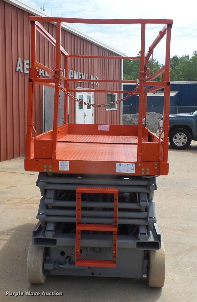 image for item DE7805 Sky Jack SJ4626 scissor lift