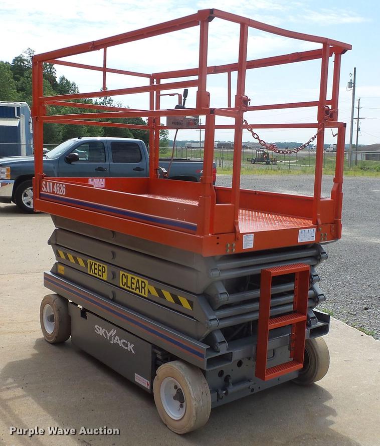 image for item DE7805 Sky Jack SJ4626 scissor lift