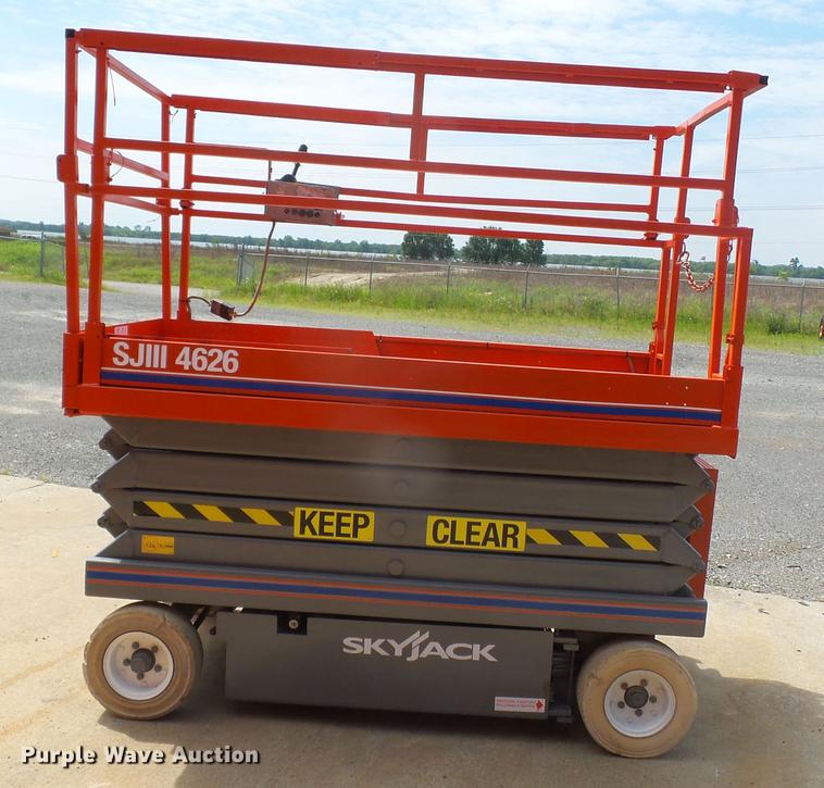 image for item DE7805 Sky Jack SJ4626 scissor lift