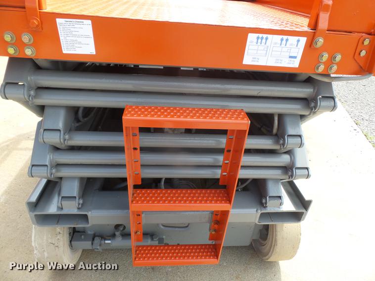image for item DE7805 Sky Jack SJ4626 scissor lift