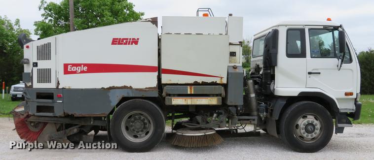 image for item DE8035 2008 Elgin Eagle Series F street sweeper truck