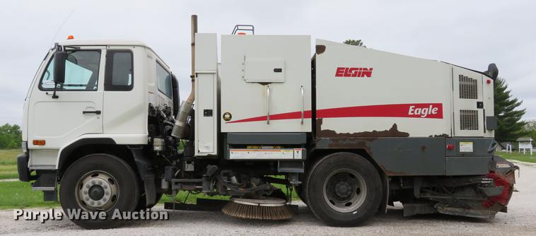 image for item DE8035 2008 Elgin Eagle Series F street sweeper truck
