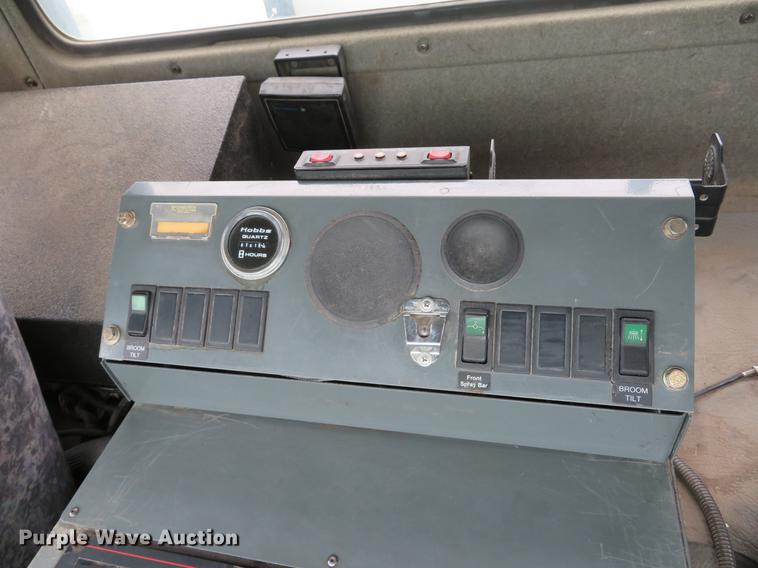 image for item DE8035 2008 Elgin Eagle Series F street sweeper truck