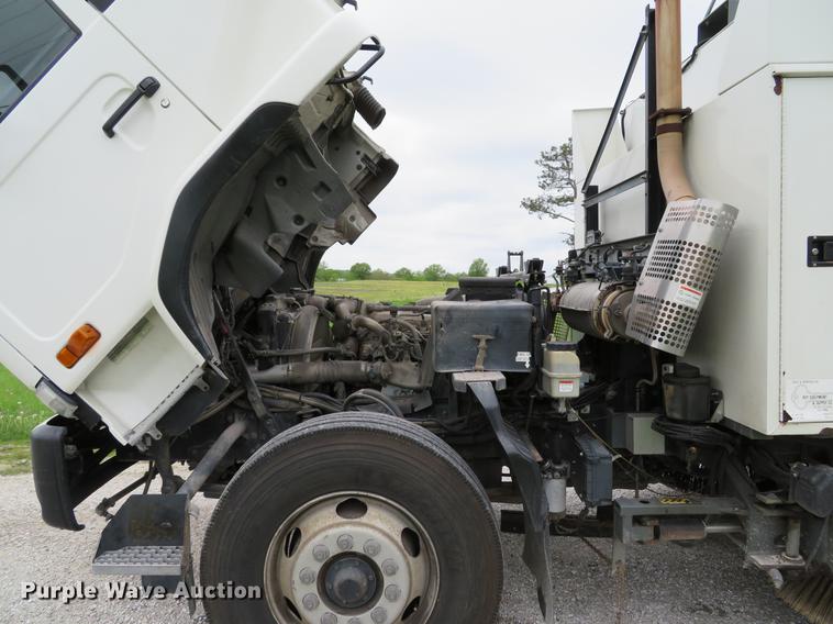 image for item DE8035 2008 Elgin Eagle Series F street sweeper truck