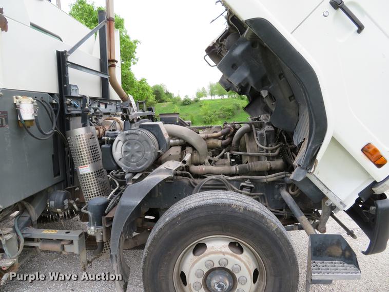 image for item DE8035 2008 Elgin Eagle Series F street sweeper truck