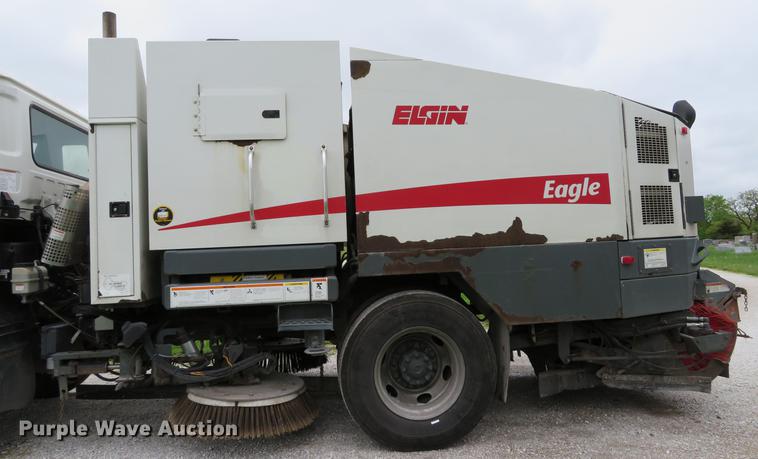 image for item DE8035 2008 Elgin Eagle Series F street sweeper truck