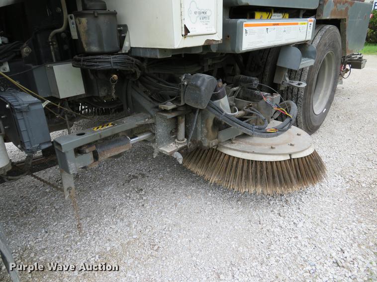 image for item DE8035 2008 Elgin Eagle Series F street sweeper truck