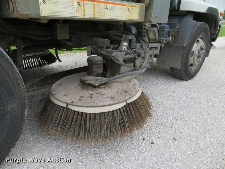 image for item DE8035 2008 Elgin Eagle Series F street sweeper truck