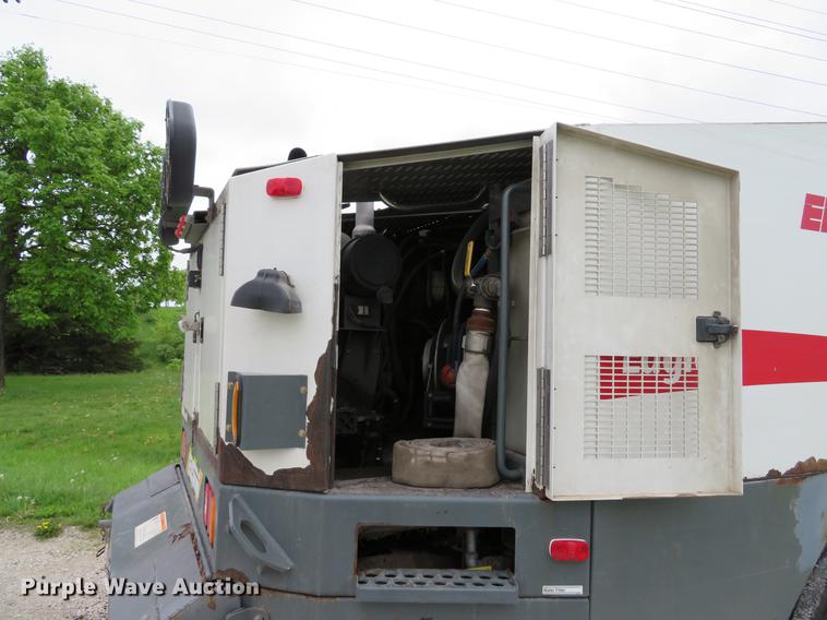 image for item DE8035 2008 Elgin Eagle Series F street sweeper truck