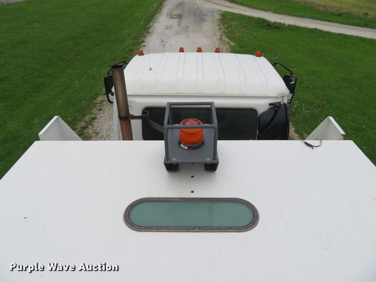 image for item DE8035 2008 Elgin Eagle Series F street sweeper truck