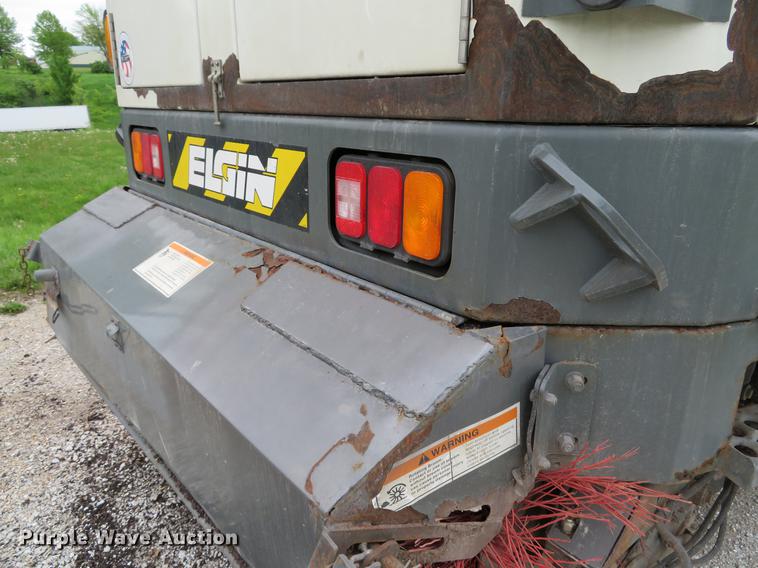 image for item DE8035 2008 Elgin Eagle Series F street sweeper truck