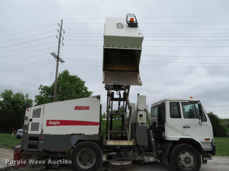 image for item DE8035 2008 Elgin Eagle Series F street sweeper truck