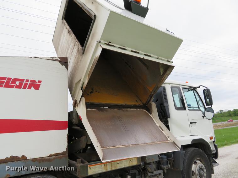 image for item DE8035 2008 Elgin Eagle Series F street sweeper truck