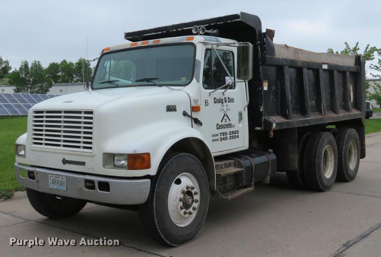 image for item DE8057 2002 International 4900 dump truck
