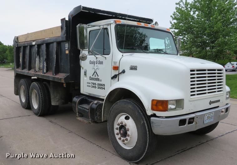 image for item DE8057 2002 International 4900 dump truck