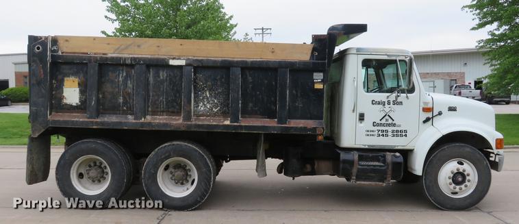 image for item DE8057 2002 International 4900 dump truck
