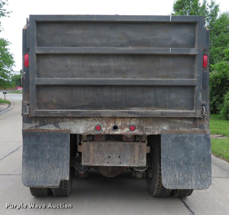 image for item DE8057 2002 International 4900 dump truck