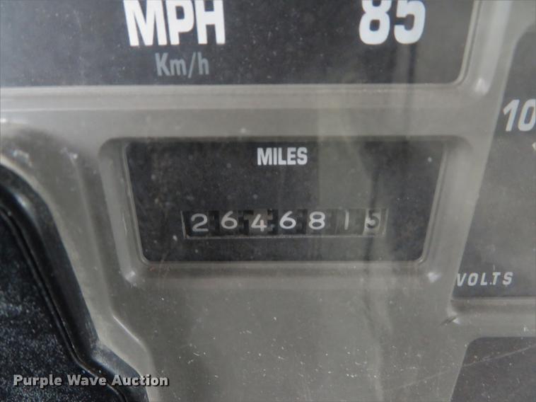 image for item DE8057 2002 International 4900 dump truck