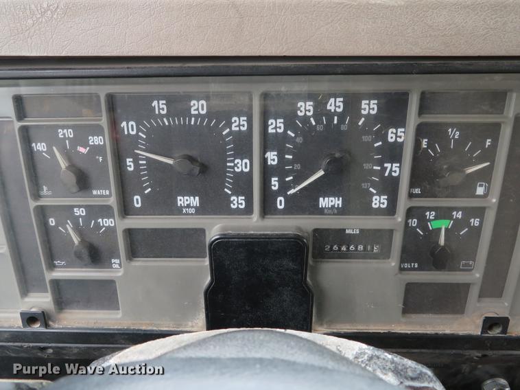 image for item DE8057 2002 International 4900 dump truck