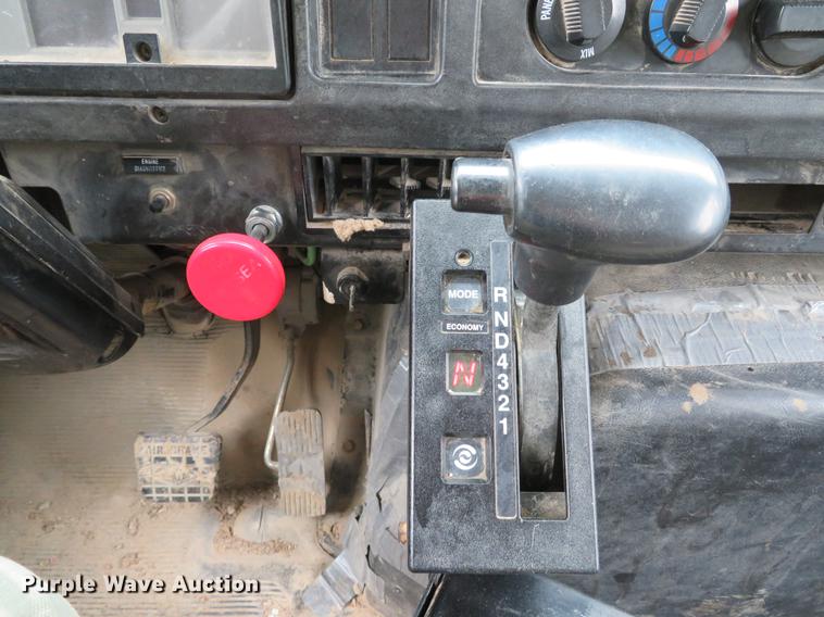 image for item DE8057 2002 International 4900 dump truck