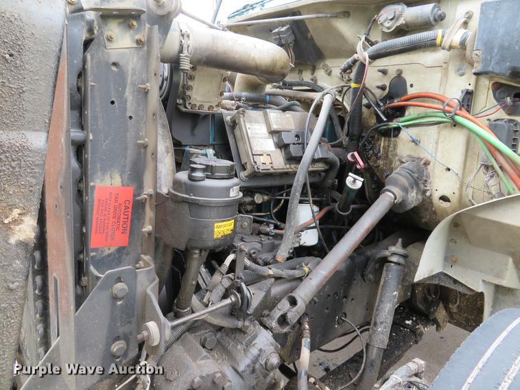 image for item DE8057 2002 International 4900 dump truck