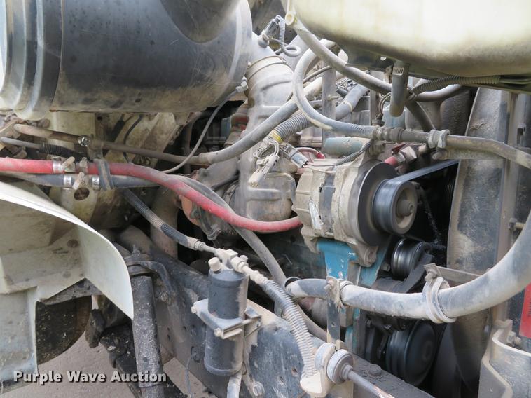 image for item DE8057 2002 International 4900 dump truck