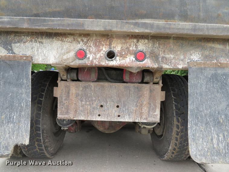 image for item DE8057 2002 International 4900 dump truck