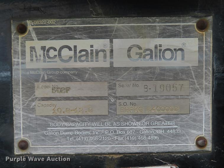 image for item DE8057 2002 International 4900 dump truck