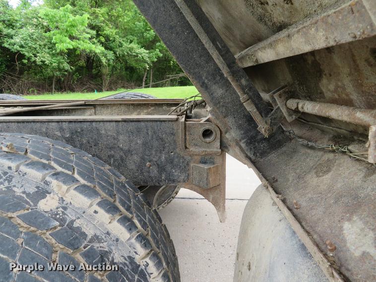 image for item DE8057 2002 International 4900 dump truck