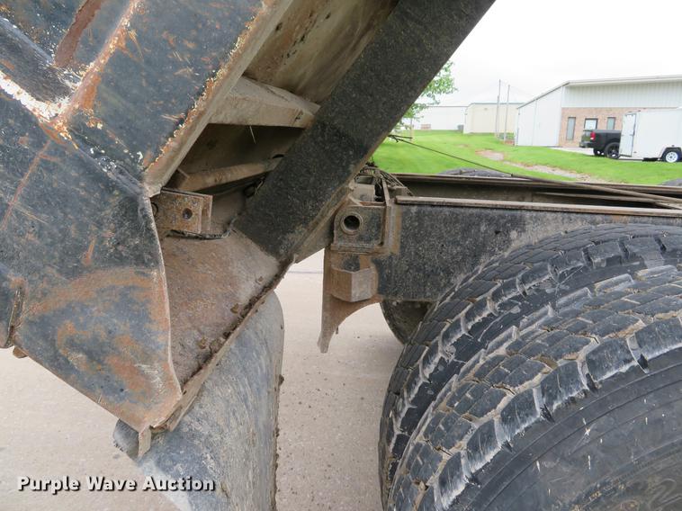 image for item DE8057 2002 International 4900 dump truck