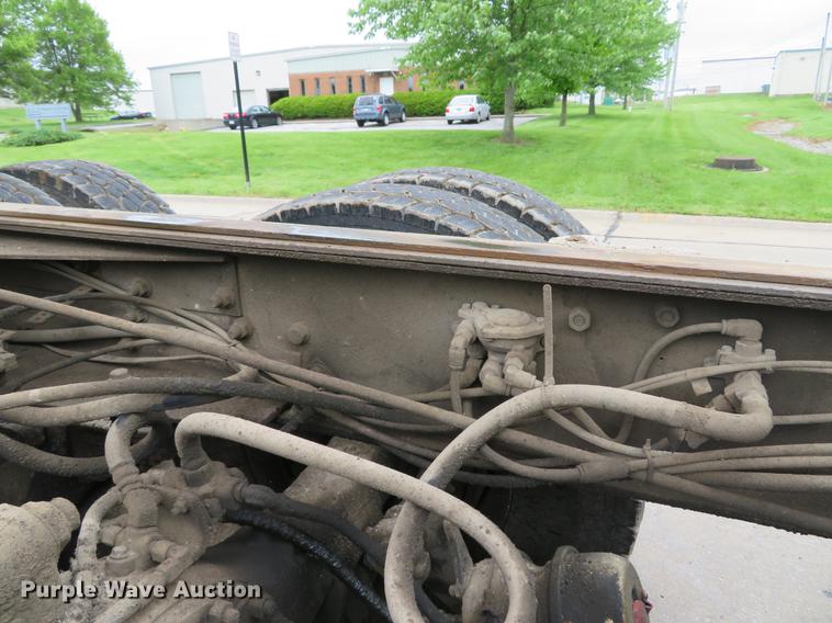 image for item DE8057 2002 International 4900 dump truck