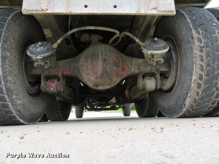 image for item DE8057 2002 International 4900 dump truck