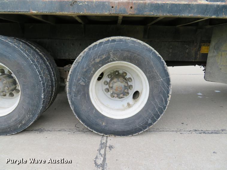 image for item DE8057 2002 International 4900 dump truck