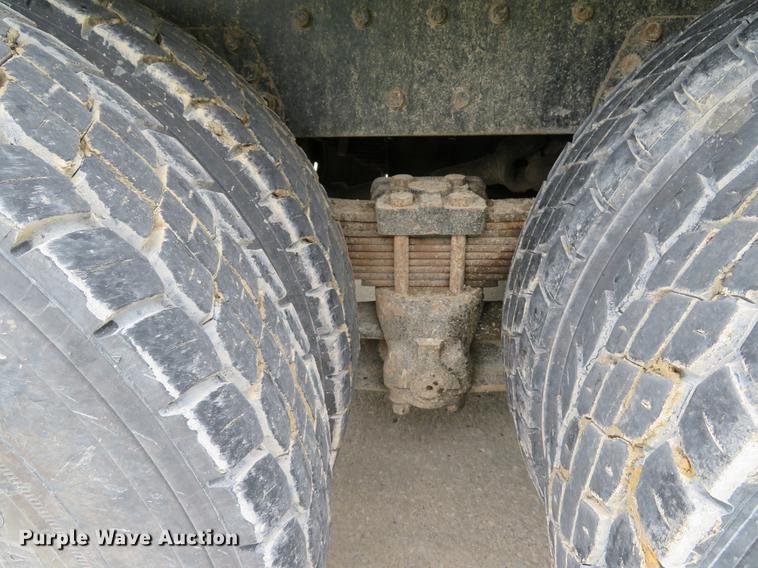 image for item DE8057 2002 International 4900 dump truck