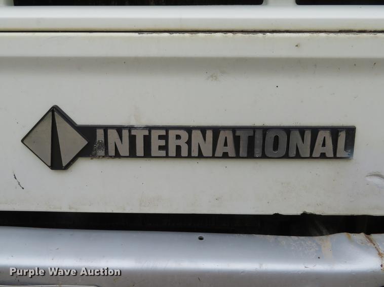 image for item DE8057 2002 International 4900 dump truck