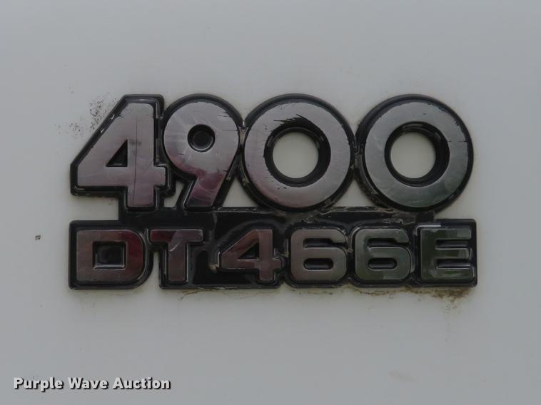 image for item DE8057 2002 International 4900 dump truck