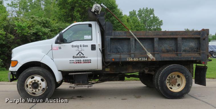 image for item DE8058 2000 Ford F750 Super Duty XL dump truck