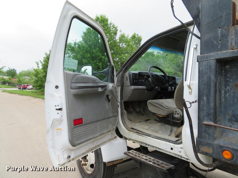 image for item DE8058 2000 Ford F750 Super Duty XL dump truck