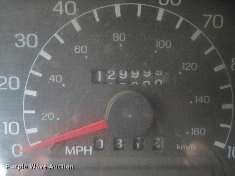 image for item DE8058 2000 Ford F750 Super Duty XL dump truck