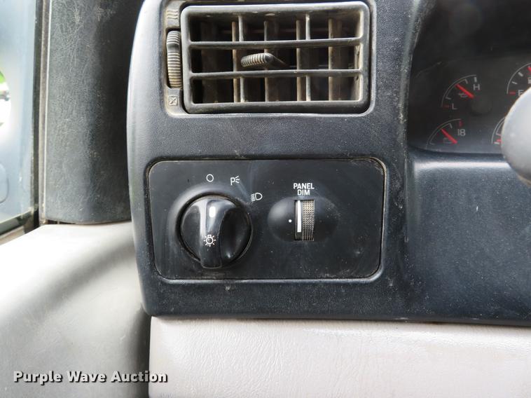 image for item DE8058 2000 Ford F750 Super Duty XL dump truck