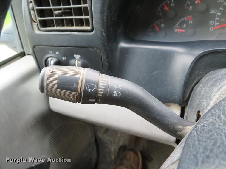 image for item DE8058 2000 Ford F750 Super Duty XL dump truck