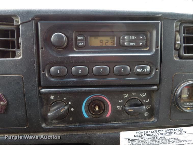 image for item DE8058 2000 Ford F750 Super Duty XL dump truck