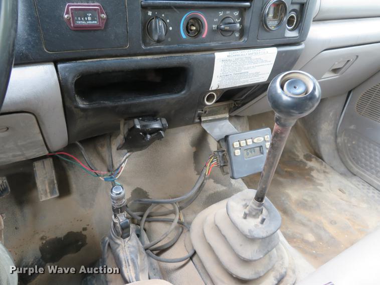 image for item DE8058 2000 Ford F750 Super Duty XL dump truck