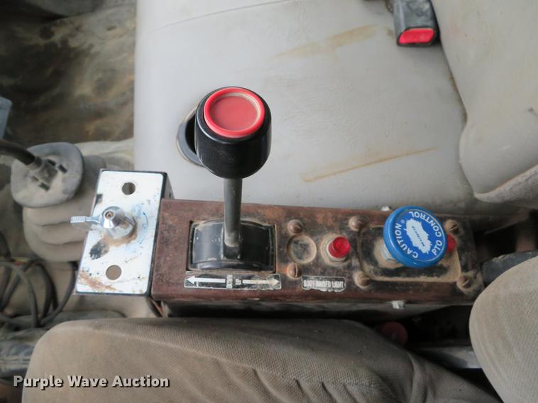 image for item DE8058 2000 Ford F750 Super Duty XL dump truck