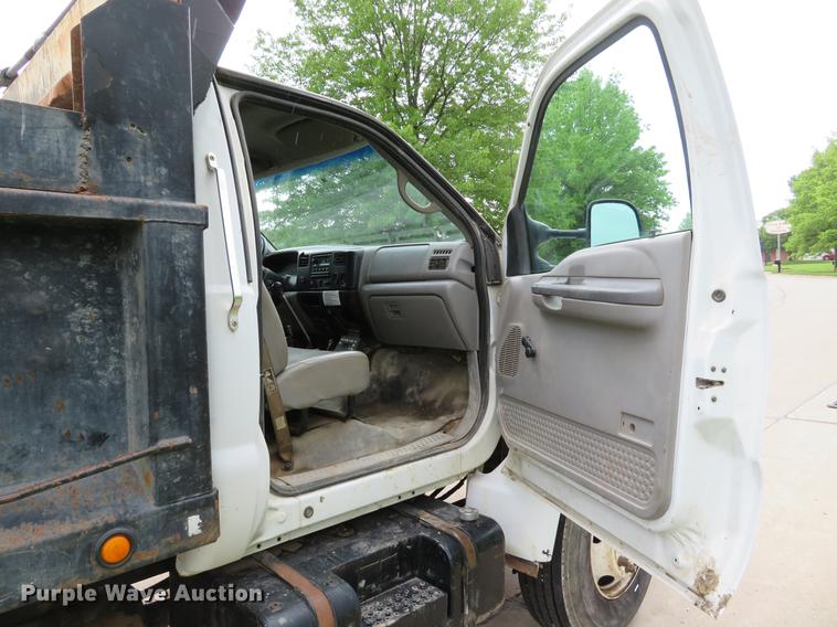 image for item DE8058 2000 Ford F750 Super Duty XL dump truck