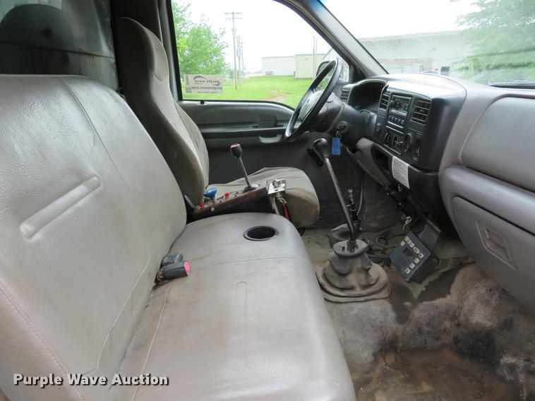 image for item DE8058 2000 Ford F750 Super Duty XL dump truck