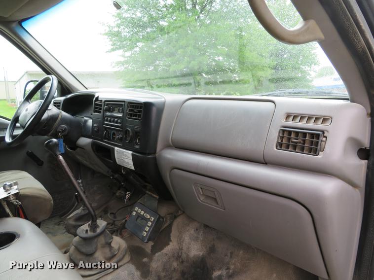 image for item DE8058 2000 Ford F750 Super Duty XL dump truck